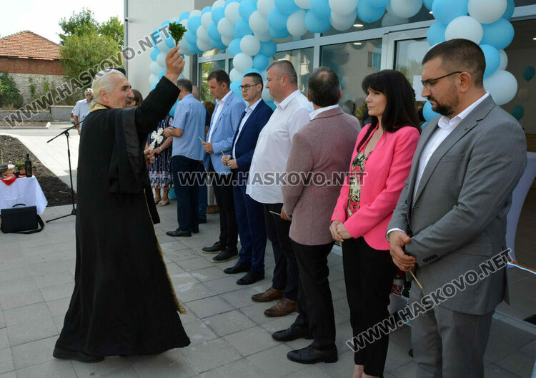 Хасково вече има закрит спортен плувен басейн