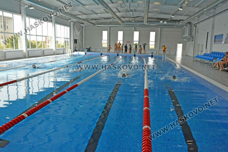 Хасково вече има закрит спортен плувен басейн