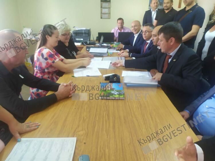 Ерол Мюмюн при регистрацията на ДПС в ОИК:Заедно да надградим Кърджали!