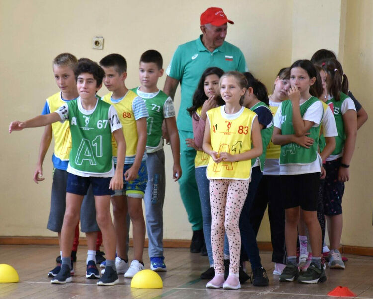 Божидар Саръбоюков влезе в ролята на преподавател в Поморие