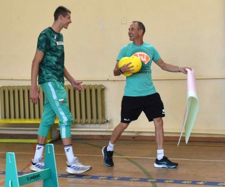 Божидар Саръбоюков влезе в ролята на преподавател в Поморие