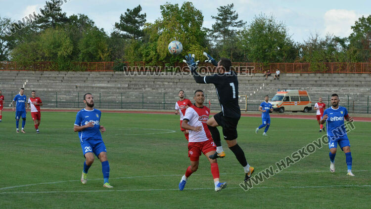 „Саяна Хасково“ и „Гигант“ не излъчиха победител в дербито на кръга 