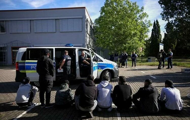 Германия увеличава патрулите по "трафикантските маршрути" на границата си с Полша и Чехия