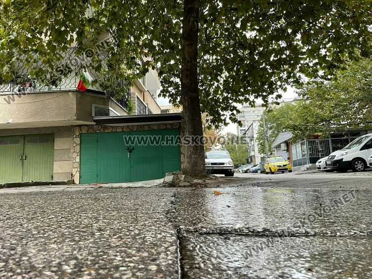 Хасковлии: Вода от спукана тръба се излива по „Дунав“ и „Раковски“ 