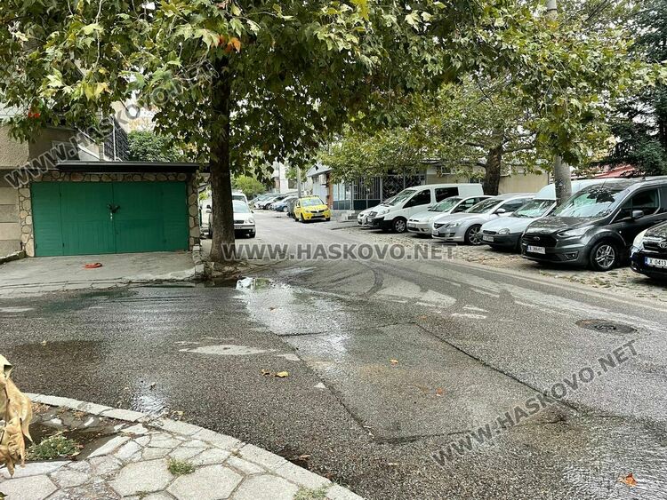 Хасковлии: Вода от спукана тръба се излива по „Дунав“ и „Раковски“ 