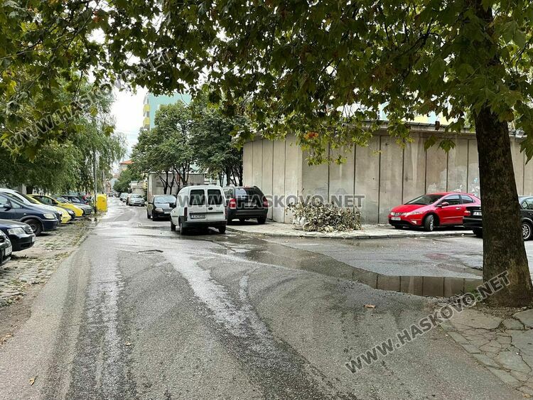 Хасковлии: Вода от спукана тръба се излива по „Дунав“ и „Раковски“ 