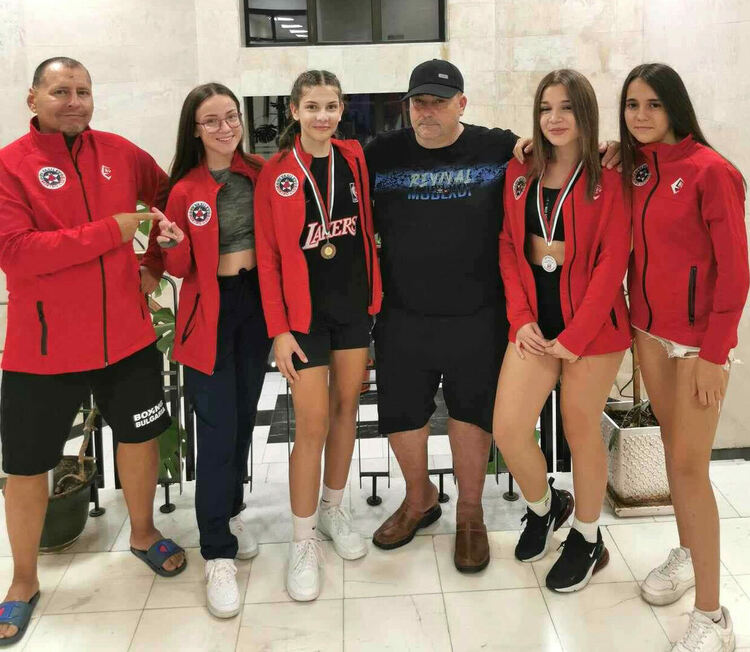 Хасковските боксьорки с отличия от държавния шампионат