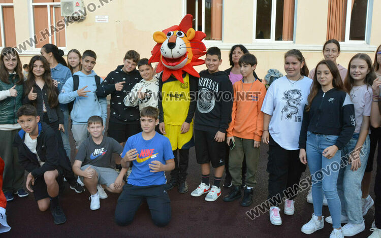 500 деца се забавляваха и спортуваха в „Климент Охридски“ в Европейския ден на спорта в училище 