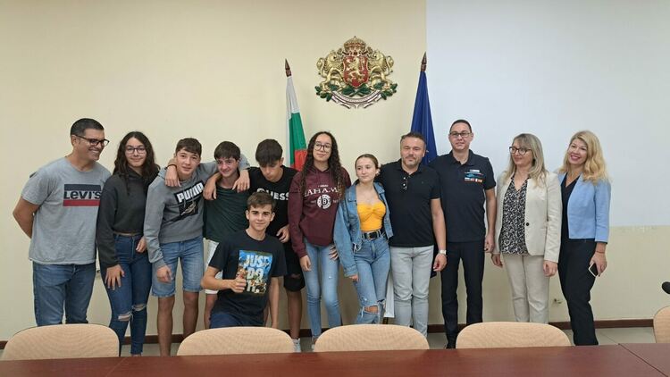 Ученици от ПМГ-Хасково и от още 3 държави гостуваха в Областна администрация