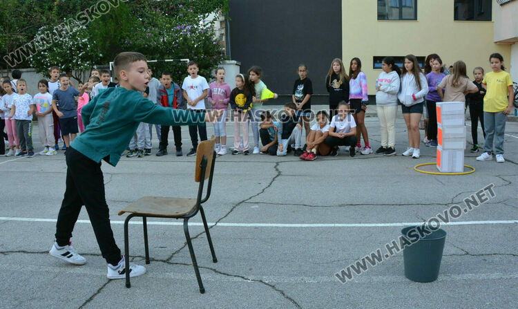 500 деца се забавляваха и спортуваха в „Климент Охридски“ в Европейския ден на спорта в училище 
