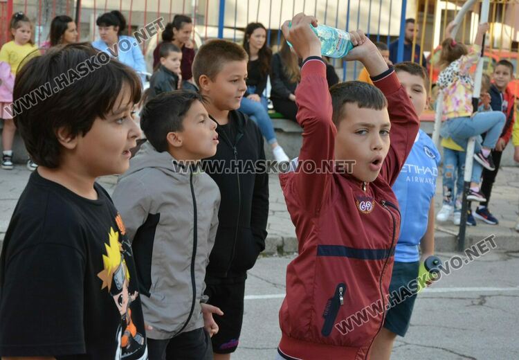 500 деца се забавляваха и спортуваха в „Климент Охридски“ в Европейския ден на спорта в училище 