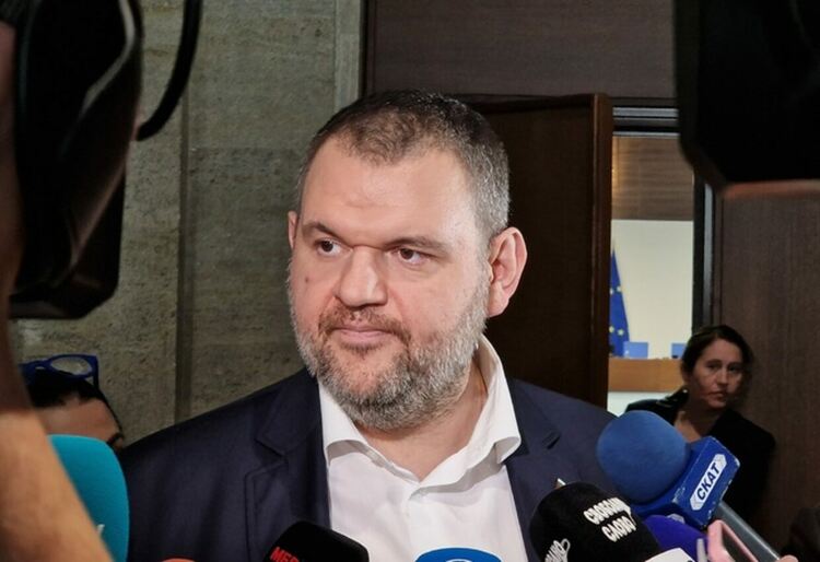 Пеевски: ДДС за ресторантьорите остава 9%, освободените от мините - в държавно предприятие за рекултивацията им
