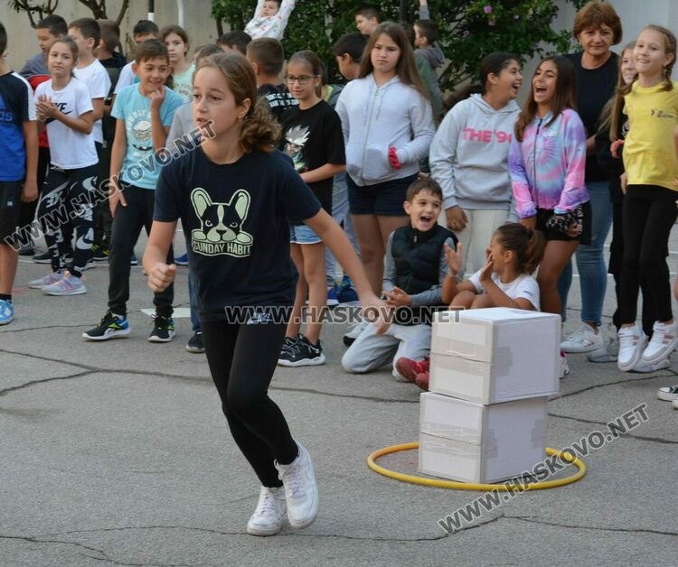 500 деца се забавляваха и спортуваха в „Климент Охридски“ в Европейския ден на спорта в училище 