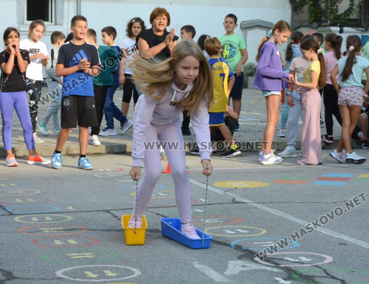 500 деца се забавляваха и спортуваха в „Климент Охридски“ в Европейския ден на спорта в училище 