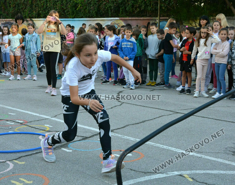 500 деца се забавляваха и спортуваха в „Климент Охридски“ в Европейския ден на спорта в училище 