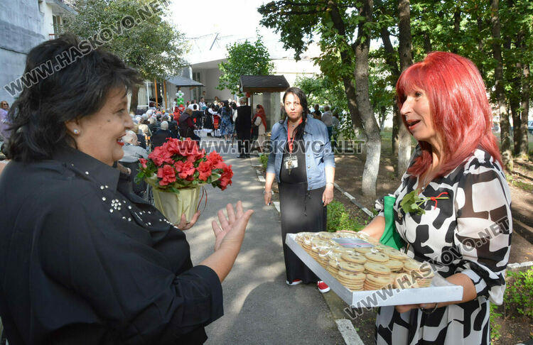 С много настроение и приятели отбелязаха Деня на възрастните хора в дома на "Кенана"