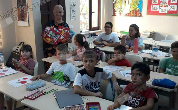   Кърджали се включи в дарителска акция на книги на български за училището към българската Екзархия в Истанбул,  инициатор е Несрин Къратлъ