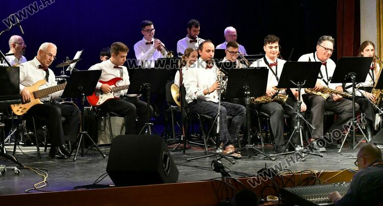 Джаз под звездите със звездно участие в последната вечер на фестивала в Хасково