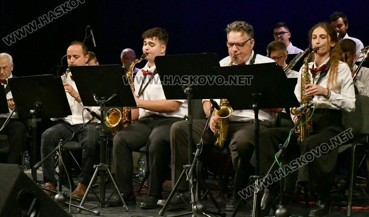 Джаз под звездите със звездно участие в последната вечер на фестивала в Хасково