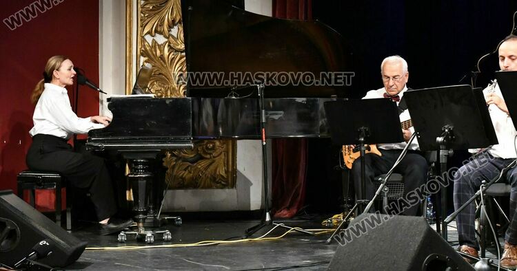 Джаз под звездите със звездно участие в последната вечер на фестивала в Хасково