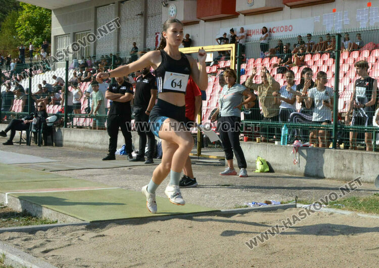 Близо 270 млади атлети се включиха в турнир в Хасково