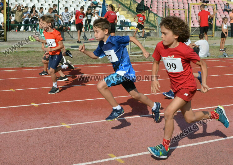 Близо 270 млади атлети се включиха в турнир в Хасково