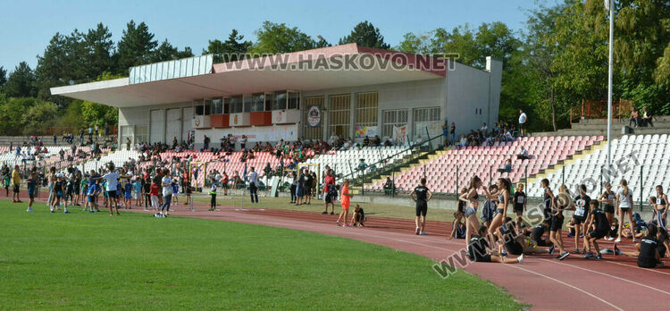 Близо 270 млади атлети се включиха в турнир в Хасково
