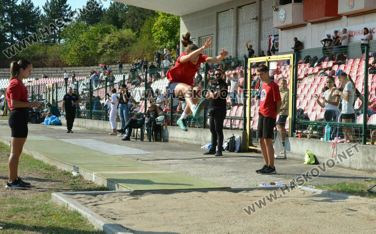 Близо 270 млади атлети се включиха в турнир в Хасково