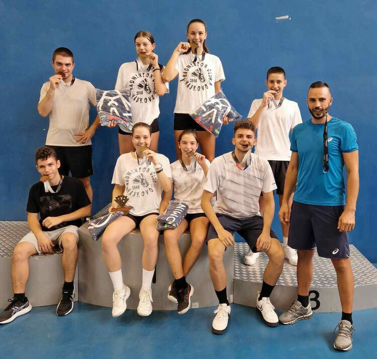 Титла и бронзови медали за бадминтонистите на „Хасково“ 
