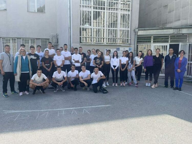 С лекоатлетически крос, ученици отбелязаха Европейския ден на спорта