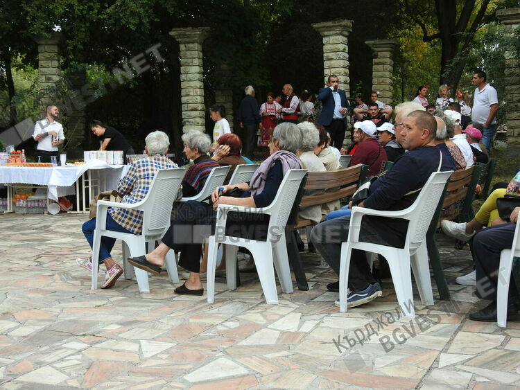 БСП откри кампанията си за местните избори в Кърджалийско, млади и стари са един до друг „За по-добър живот”