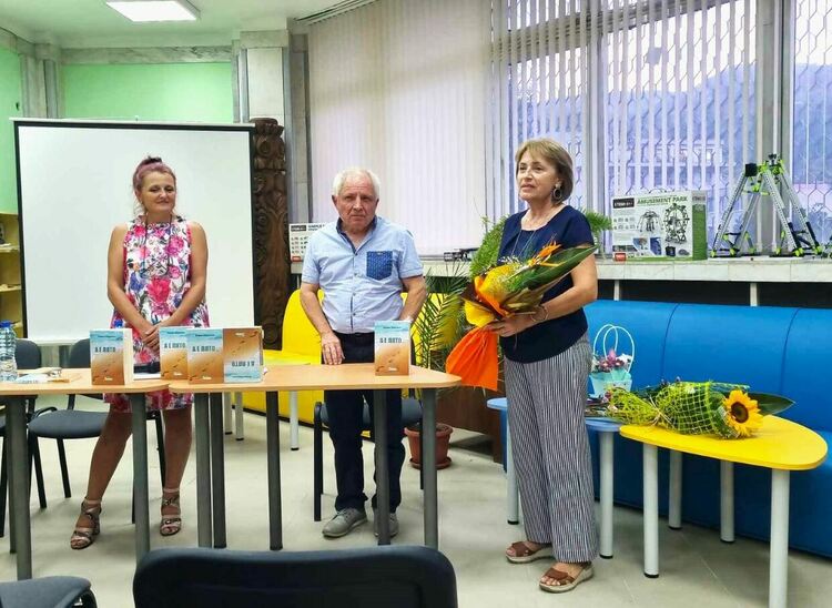 Писателят Марин Маринов представи новата си книга "А е лято"