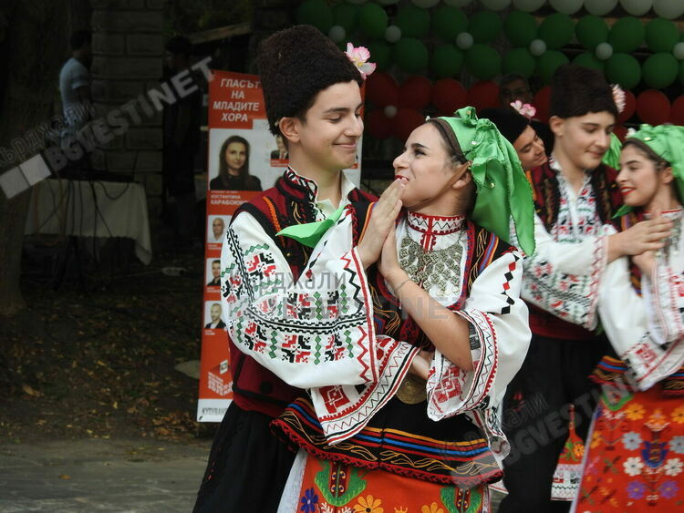  БСП откри кампанията си за местните избори в Кърджалийско, млади и стари са един до друг „За по-добър живот”