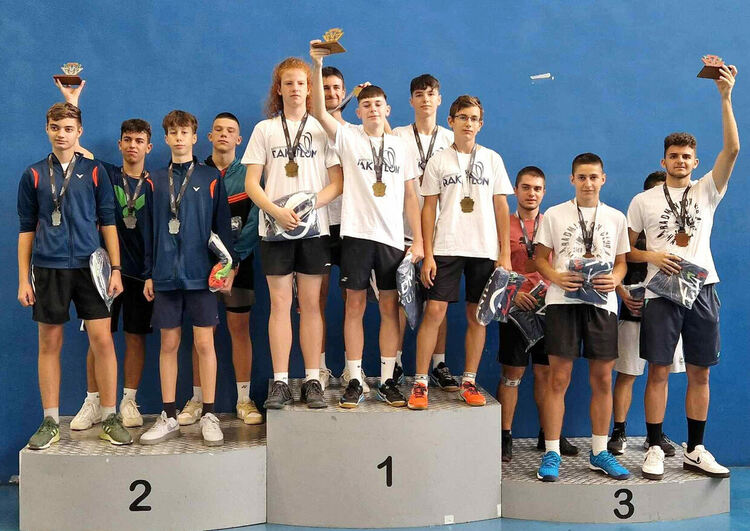Титла и бронзови медали за бадминтонистите на „Хасково“ 