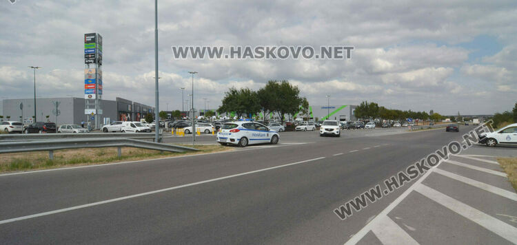 Регулират движението към ритейл парка между Хасково и Димитровград със светофар