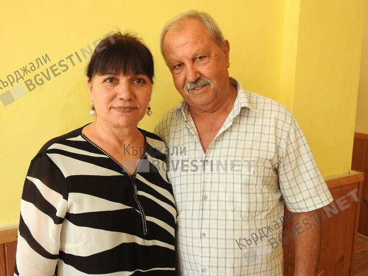 Хора се виха в Клуба на пенсионера в Кърджали в Деня на възрастните хора,кметът ги дари с обяд