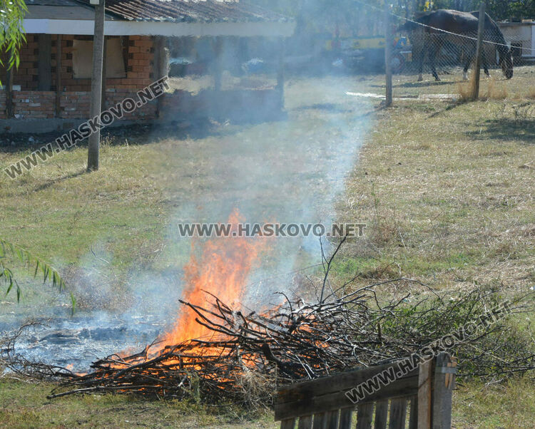 Глобяват собственик на имот в „Република“ за горене на отпадъци