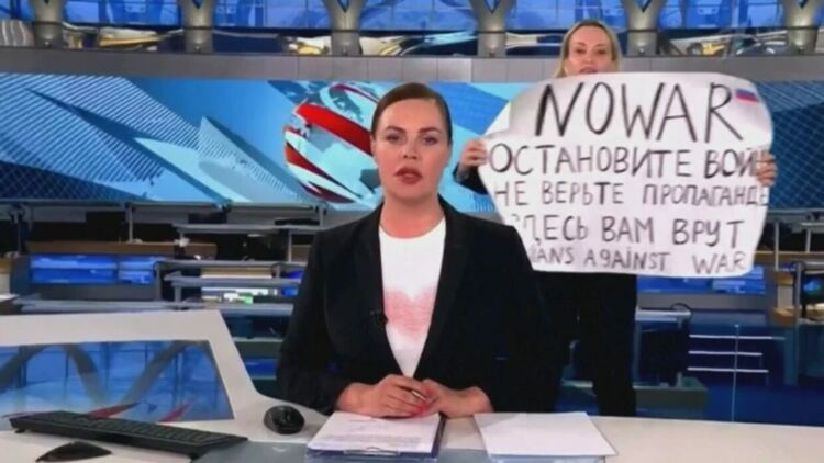 8 години и половина затвор за руската журналистка Марина Овсянникова