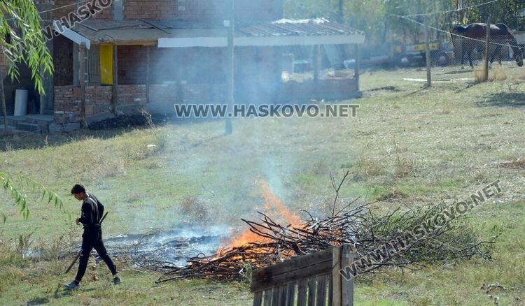 Глобяват собственик на имот в „Република“ за горене на отпадъци