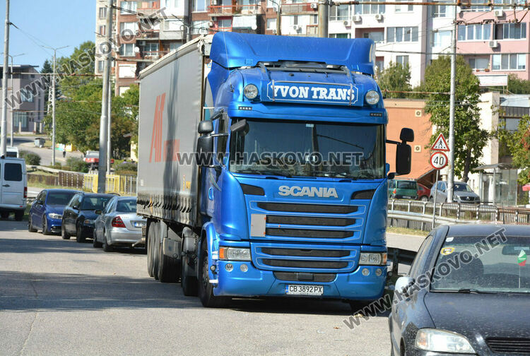 Работят ли институциите? - хасковлия отново сигнализира за паркирани тир и автобус в локалното в „Орфей“