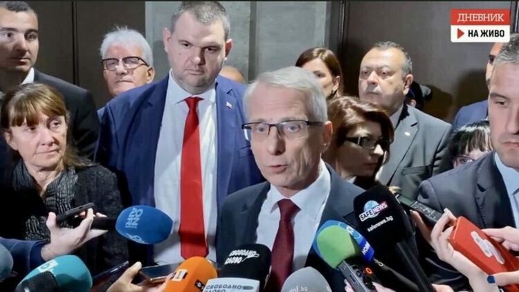 Лодката на ГЕРБ, "Продължаваме промяната - Демократична България" и ДПС доплува до споразумение с миньори