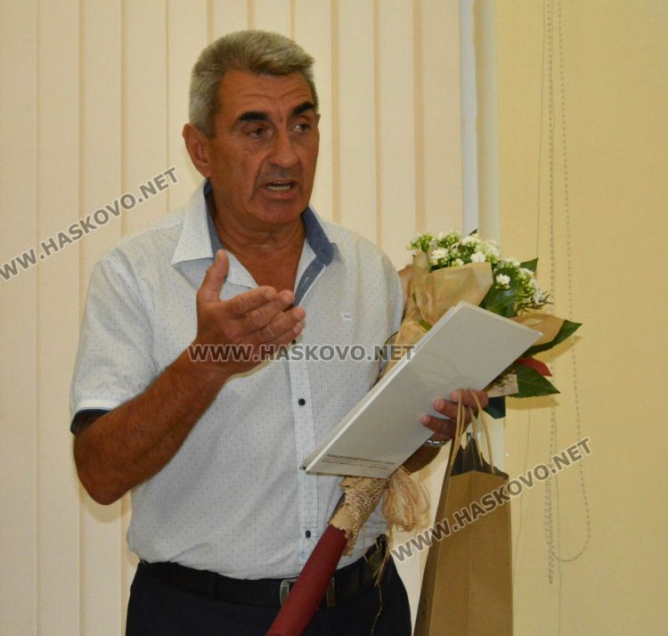 Областният управител и директорът РУО отличиха  заслужили учители от Хасковски регион