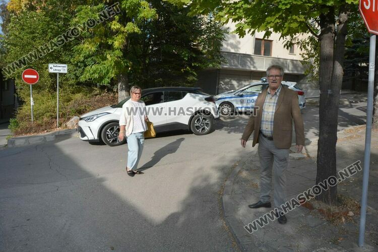 Фолксваген не спря на „Стоп“ и се заби в Тойота