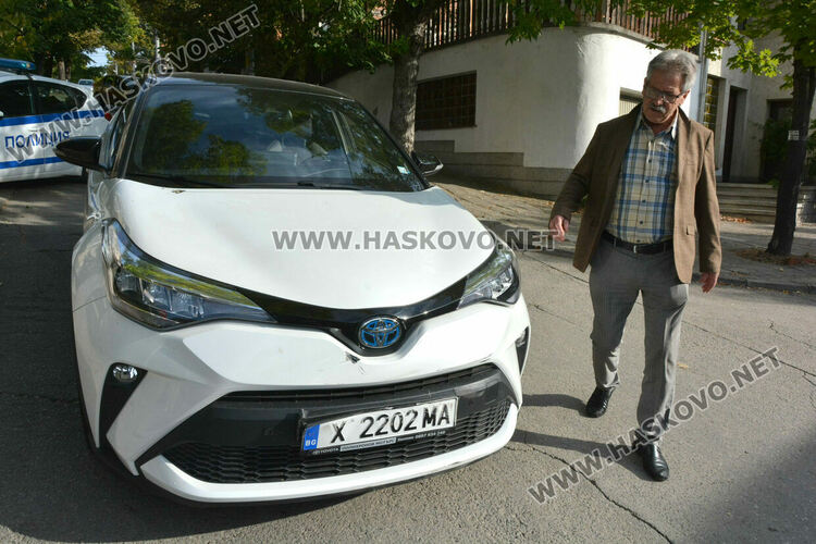 Фолксваген не спря на „Стоп“ и се заби в Тойота