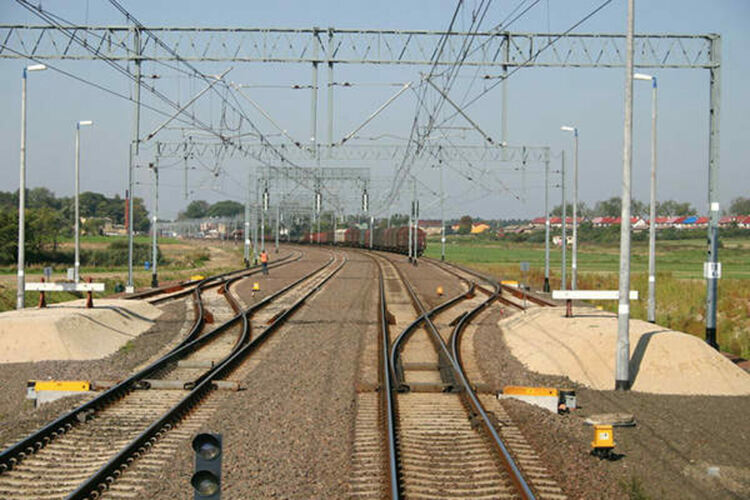 Два влака се сблъскаха челно в Полша