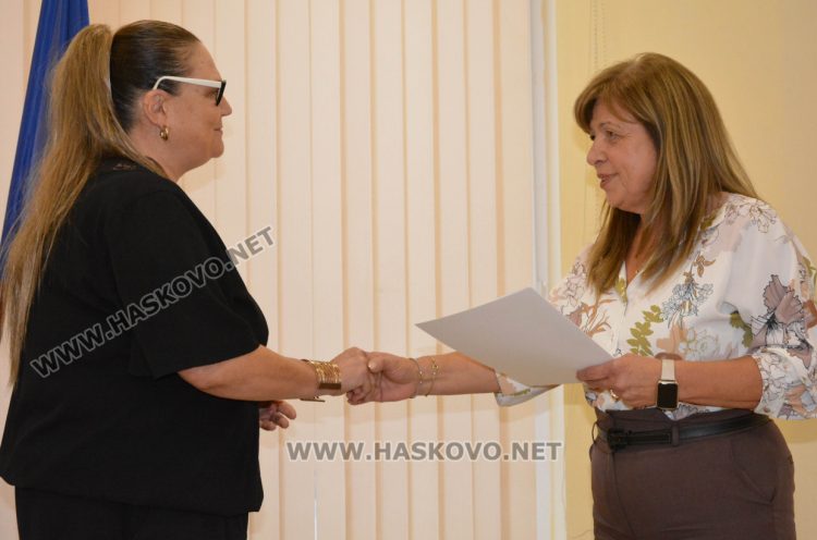 Областният управител и директорът РУО отличиха  заслужили учители от Хасковски регион