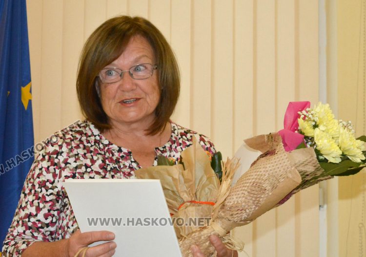 Областният управител и директорът РУО отличиха  заслужили учители от Хасковски регион