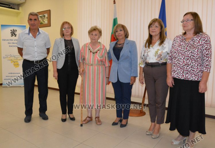 Областният управител и директорът РУО отличиха  заслужили учители от Хасковски регион