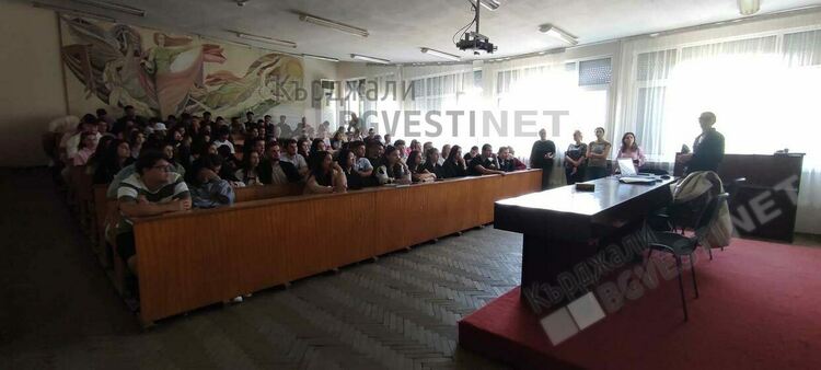 Форум „Пазители на традициите“ в професионалната гимназия по икономика "Алеко Константинов"