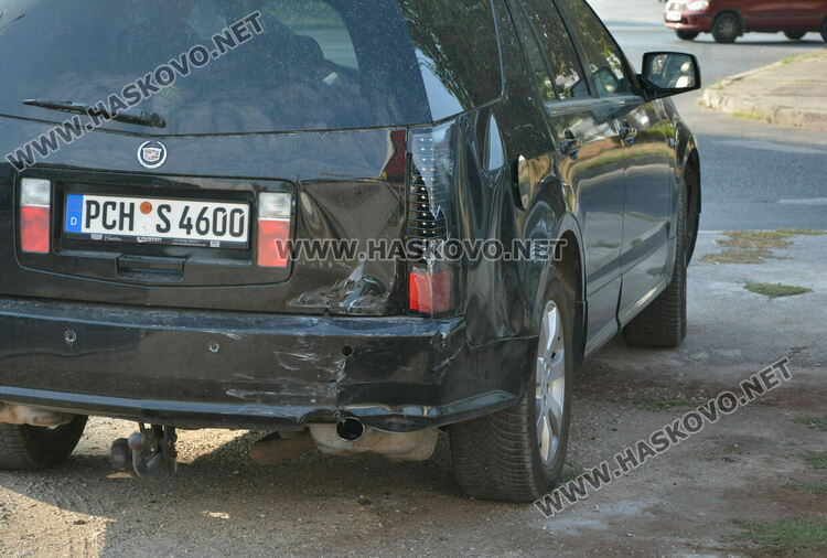 Жена пострада при катастрофа между Кадилак и Форд